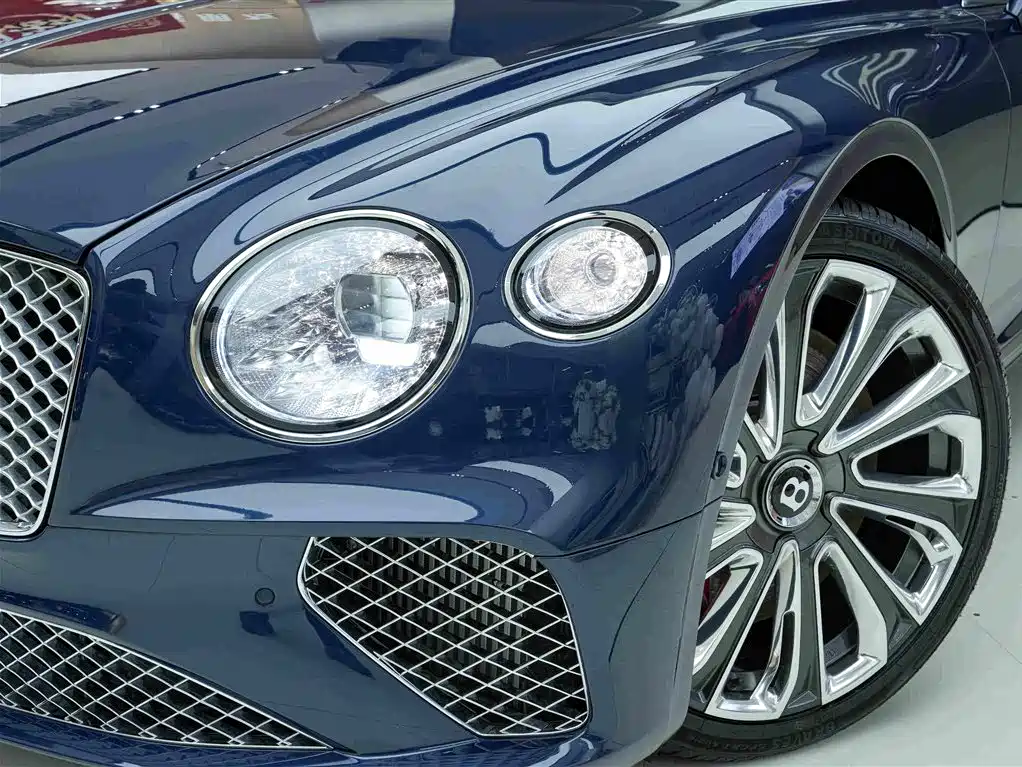 Bentley Continental 2023 — фото 18