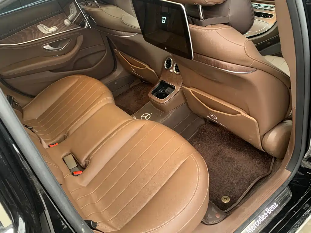 Mercedes-Benz E-Class 2023 — фото 12