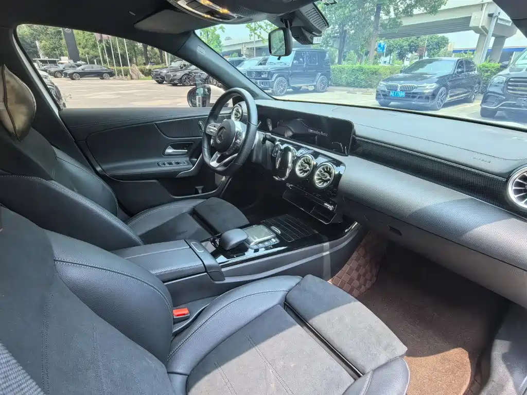 Mercedes-Benz A-Class 2023 — фото 11