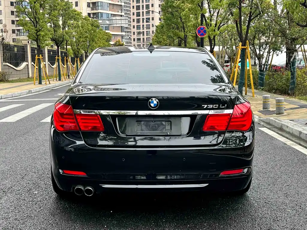 BMW 7 Series 2011 — фото 6