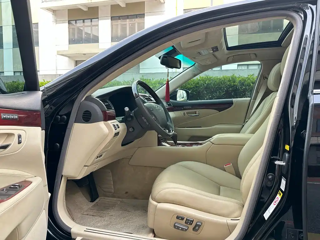 Lexus LS 2010