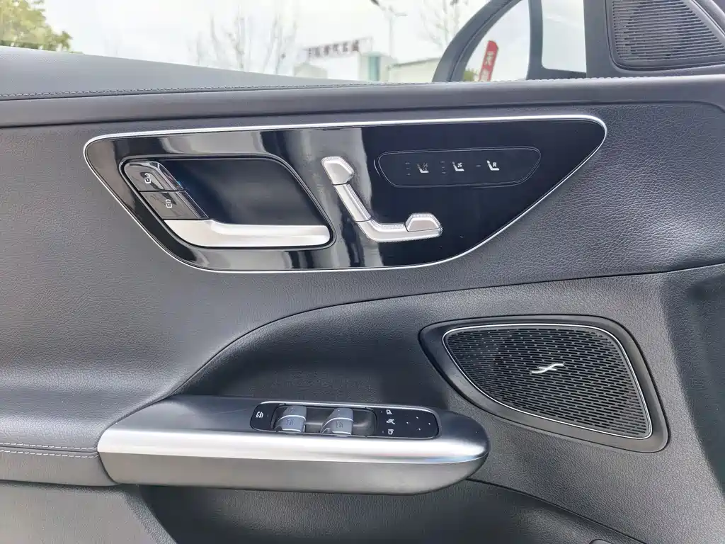 Mercedes-Benz C-Class 2024 — фото 13