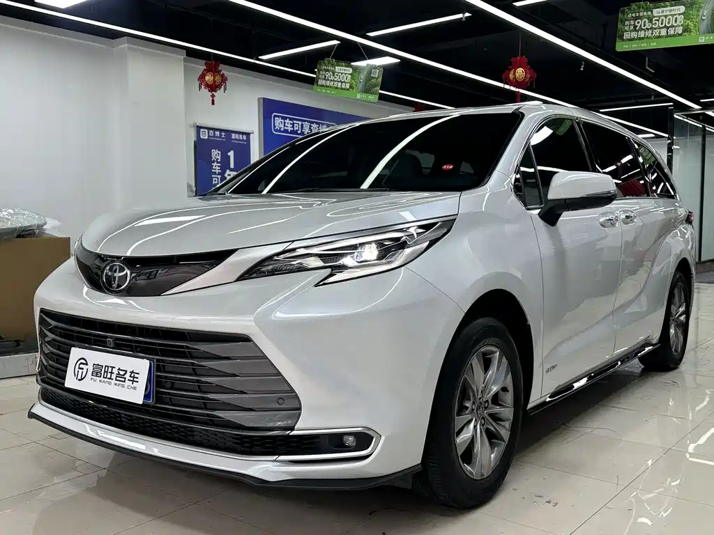 Toyota Sienna 2025 — фото 1