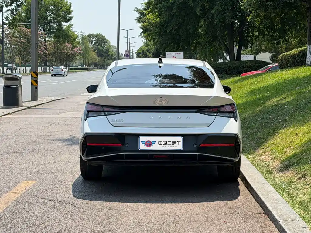 Hyundai Elantra 2023