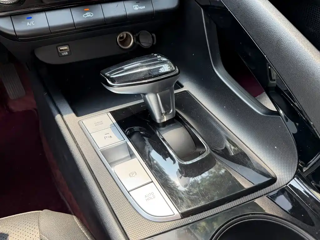 Hyundai Elantra 2023 — фото 9