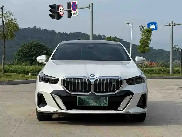 BMW i5 2025