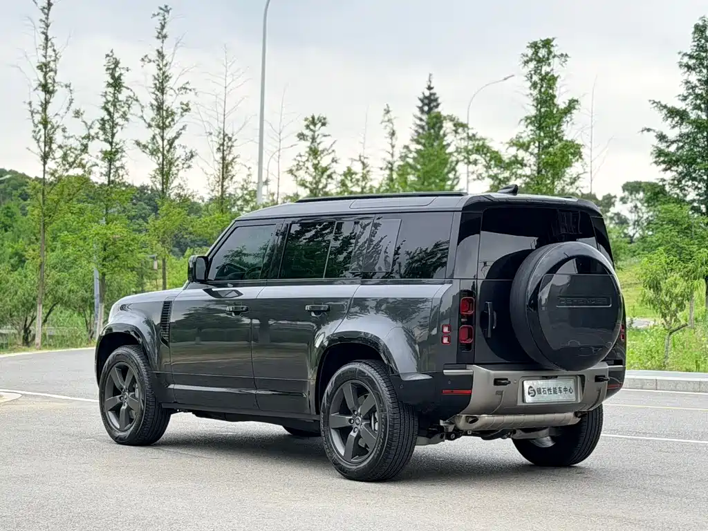 Land Rover Defender 2026 — фото 21