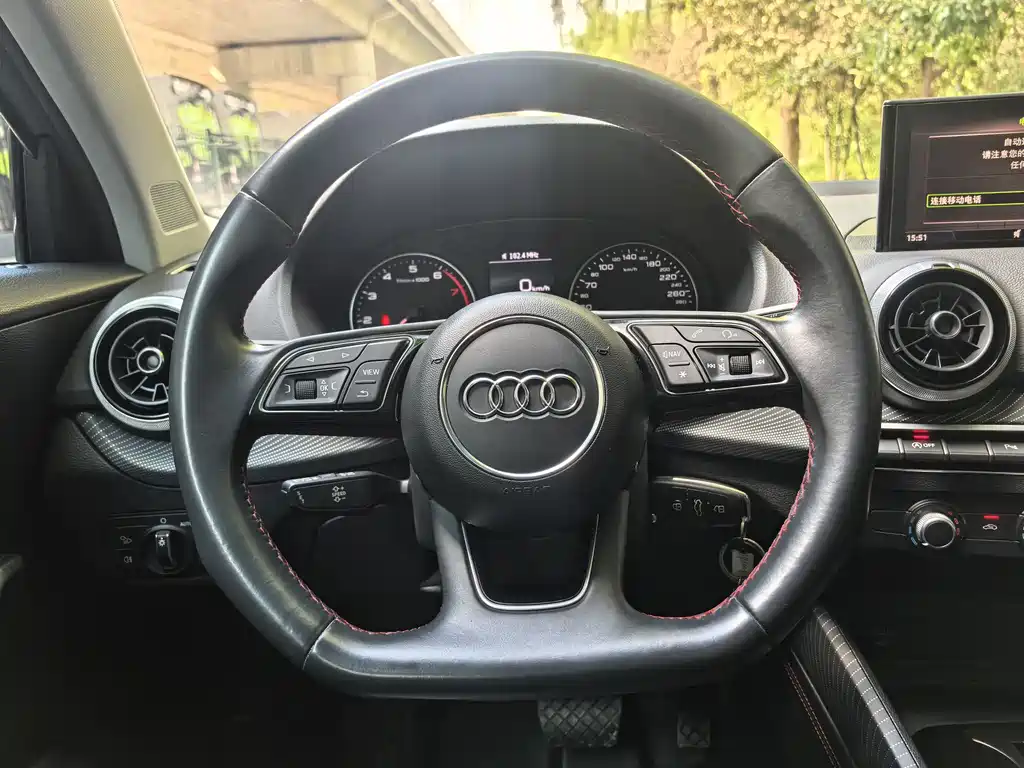 Audi Q2L 2023 — фото 14