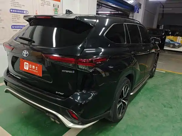 Toyota Crown Kluger 2024