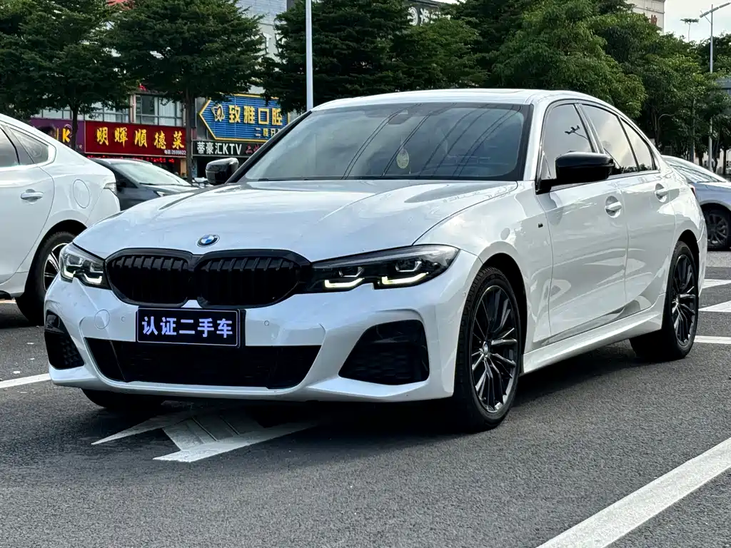 BMW 3 Series 2022 — фото 1
