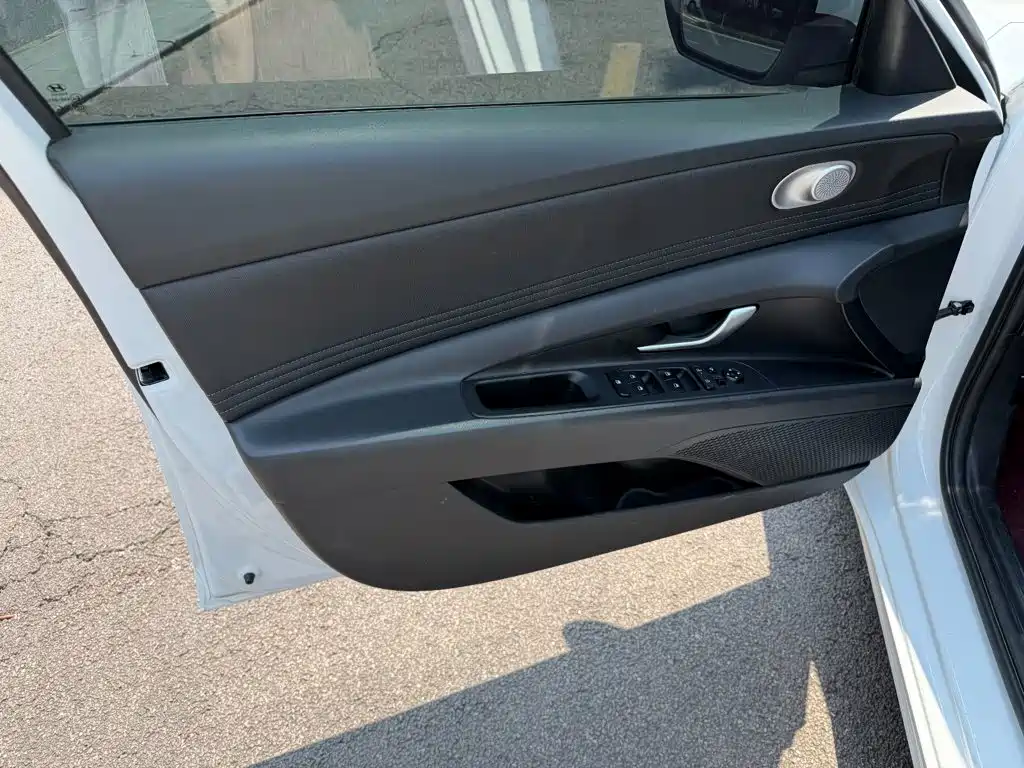 Hyundai Elantra 2023