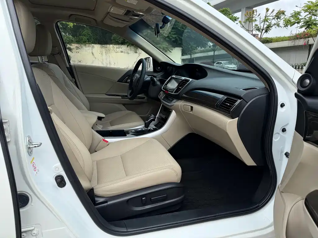 Honda Accord 2015 — фото 11