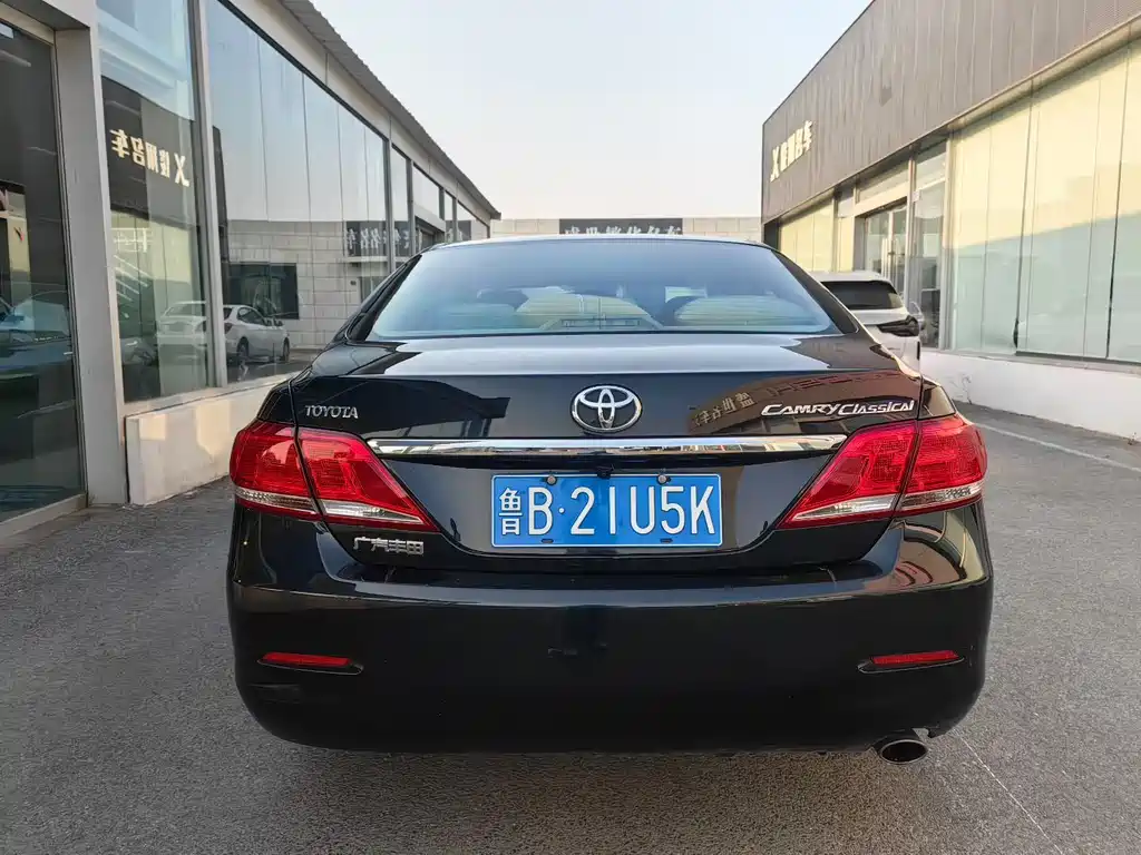 Toyota Camry 2015 — фото 5