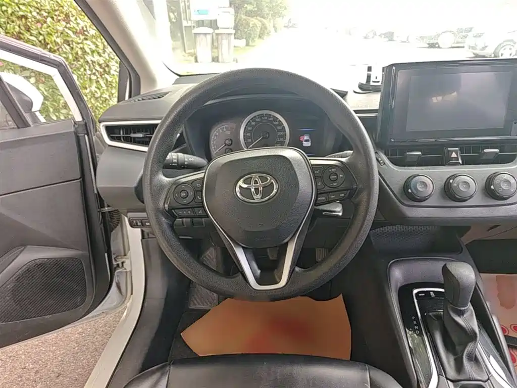 Toyota Corolla 2023 — фото 11