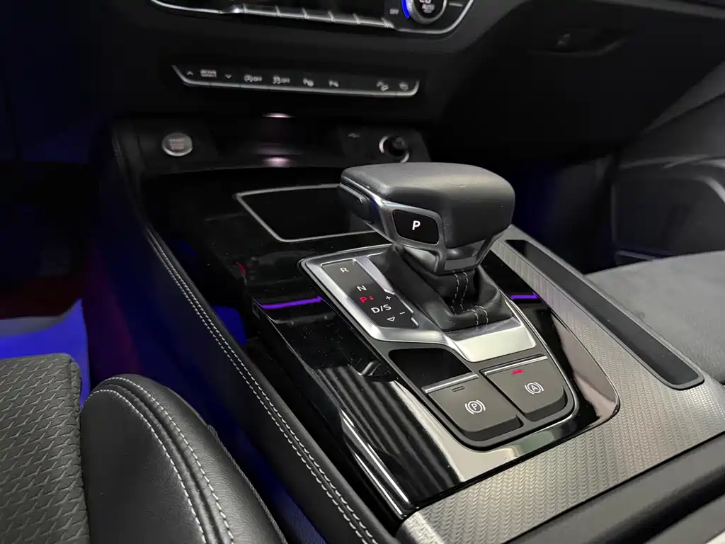Audi Q5L Sportback 2021 — фото 14