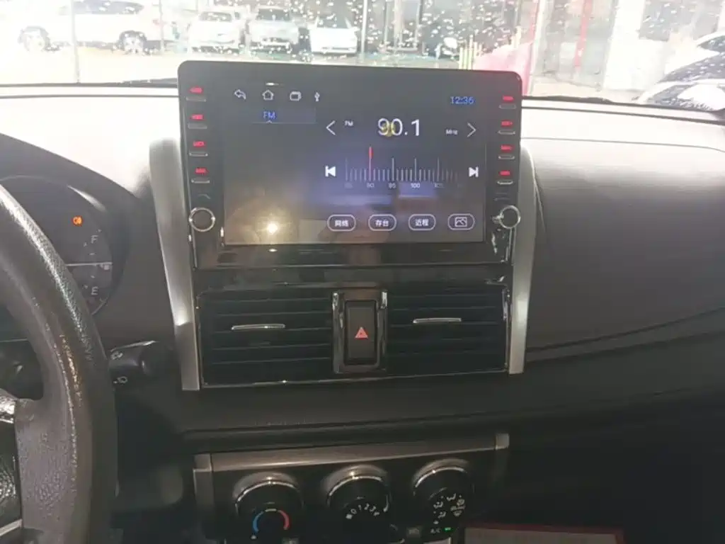 Toyota Yaris L 2015 — фото 13