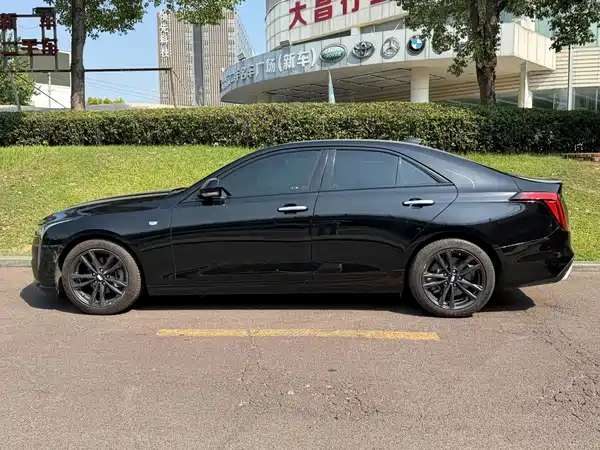 Cadillac CT4 2022
