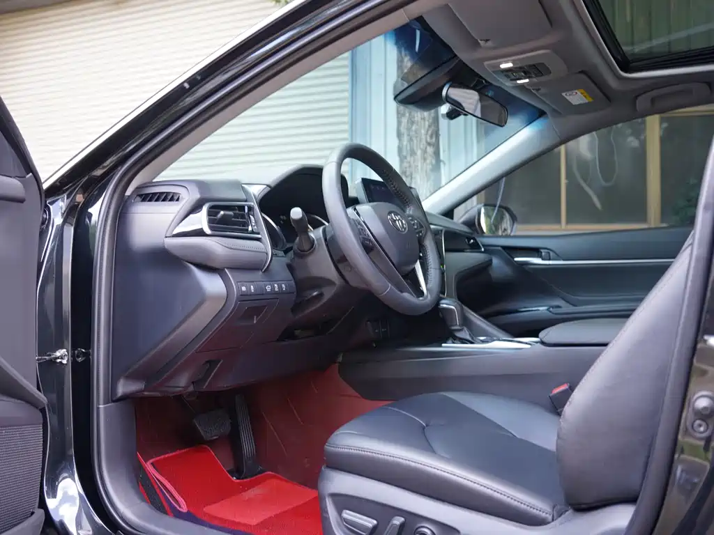 Toyota Camry 2023 — фото 11