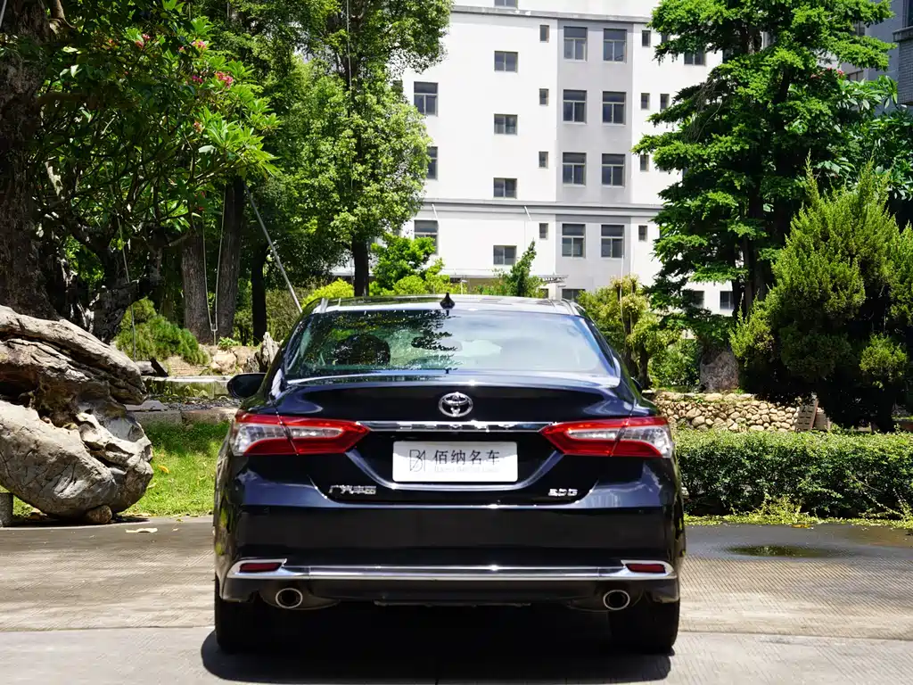 Toyota Camry 2023 — фото 9