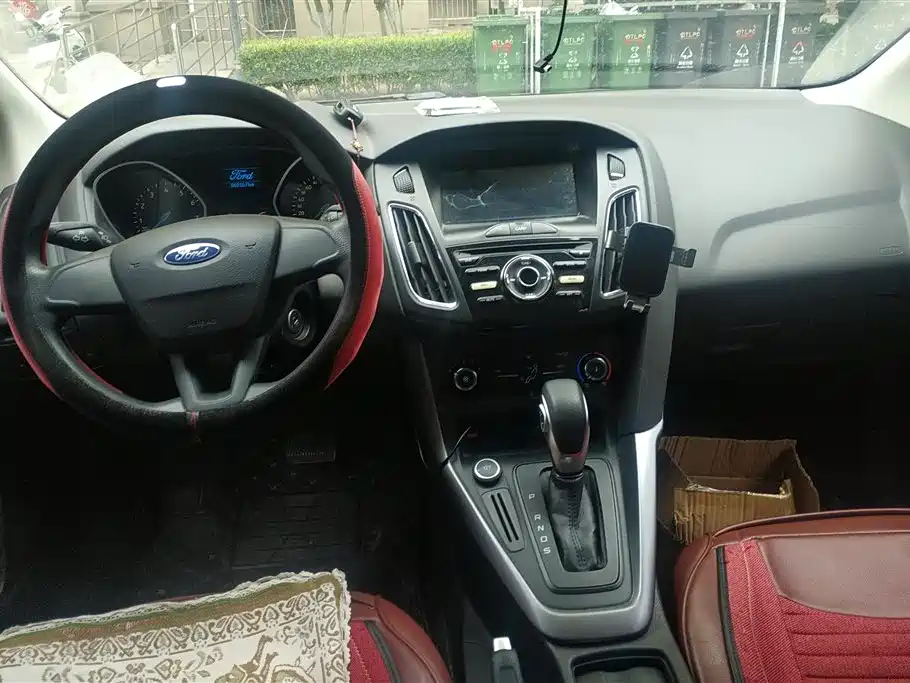 Ford Focus 2017 — фото 12
