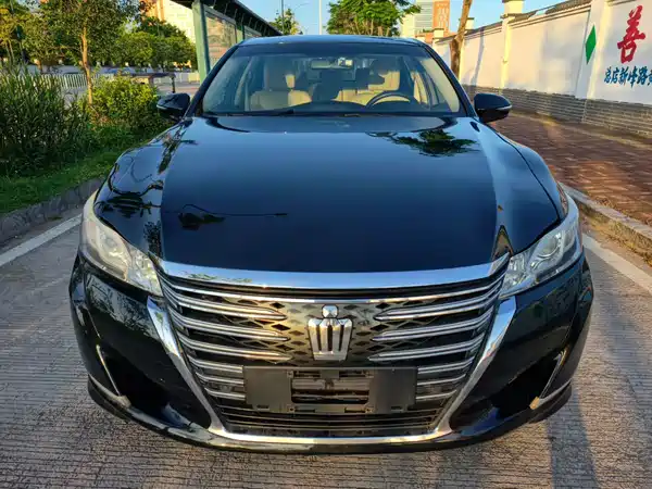 Toyota Crown 2015