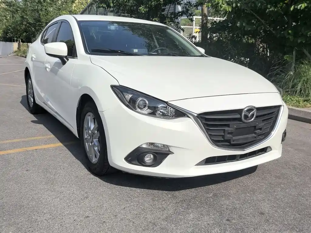 Mazda 3 Axela 2016 — фото 1