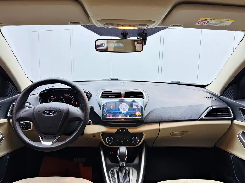Ford Escort 2015 — фото 17