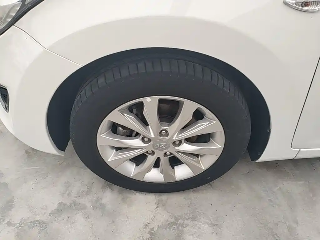 Hyundai Elantra Langdong 2016 — фото 23