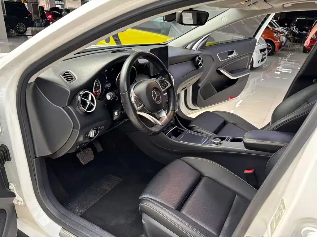 Mercedes-Benz GLA 2020