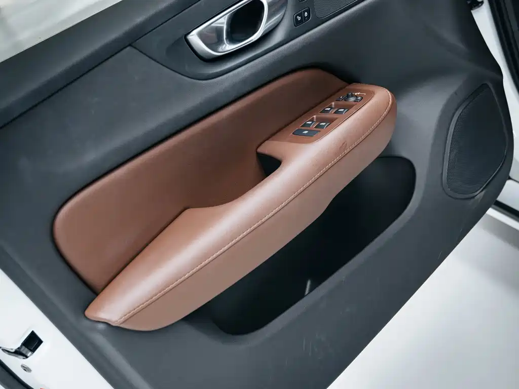 Volvo S60 2025 — фото 15