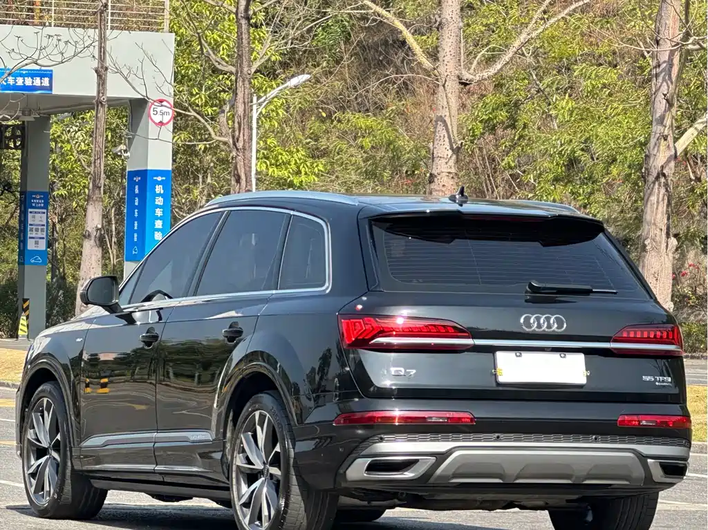 Audi Q7 2024 — фото 20
