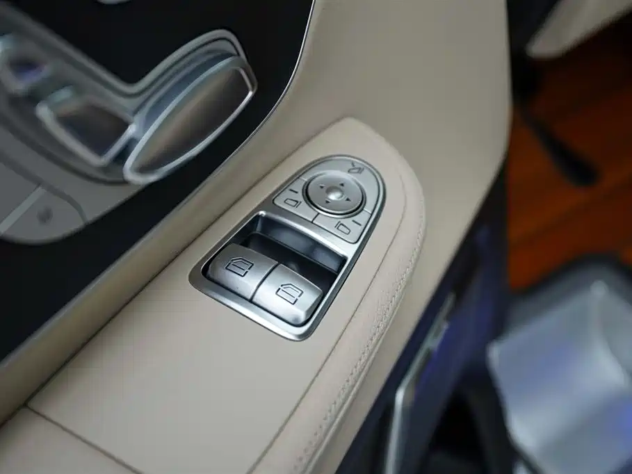 Mercedes-Benz V-Class 2022 — фото 10