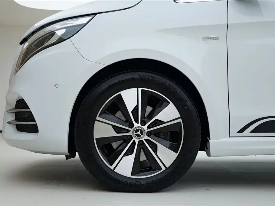 Mercedes-Benz V-Class 2022 — фото 15