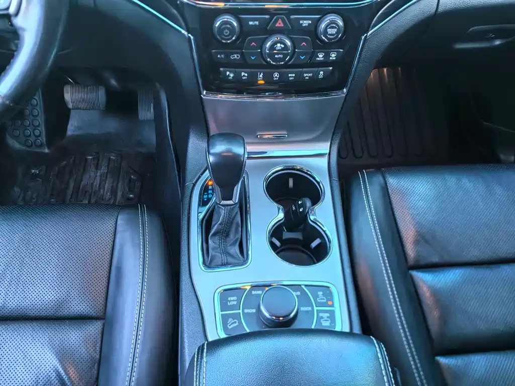 Jeep Grand Cherokee 2021 — фото 11