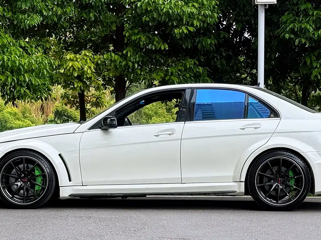 Mercedes-Benz C-Class AMG 2010 — фото 3