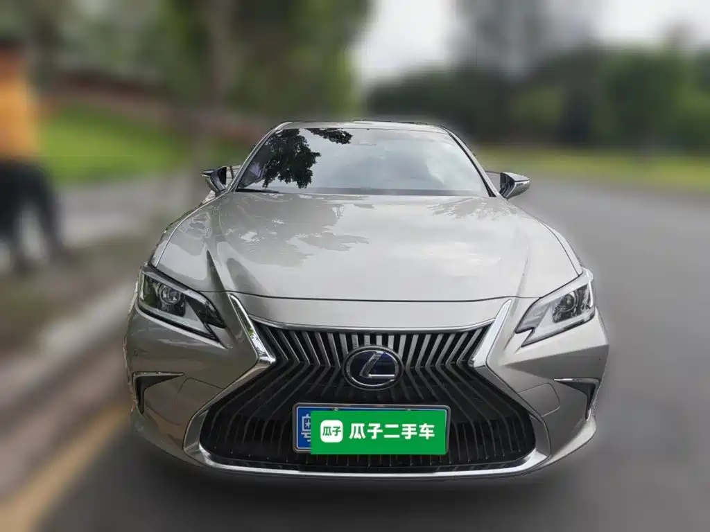 Lexus ES 2019 — фото 24