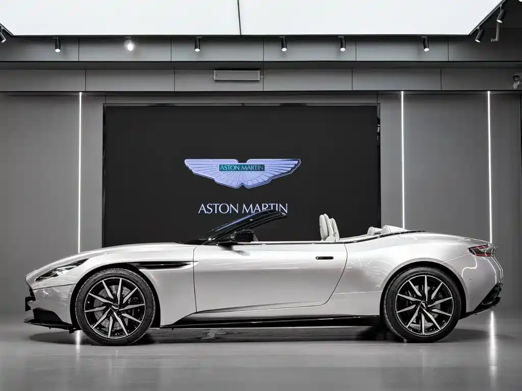 Aston Martin DB11 2023 — фото 3