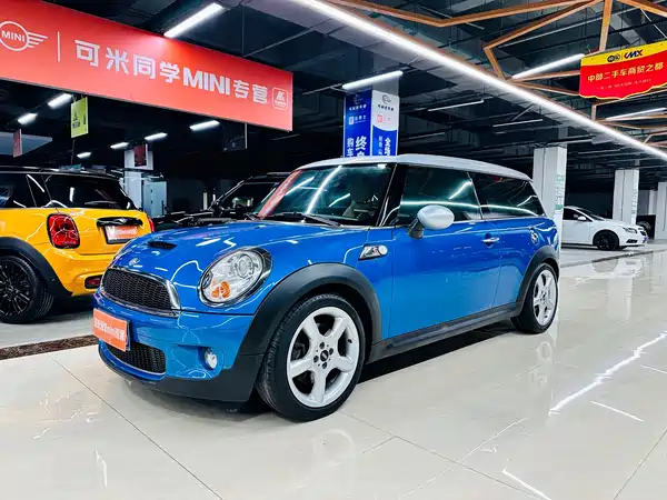 MINI Clubman 2011