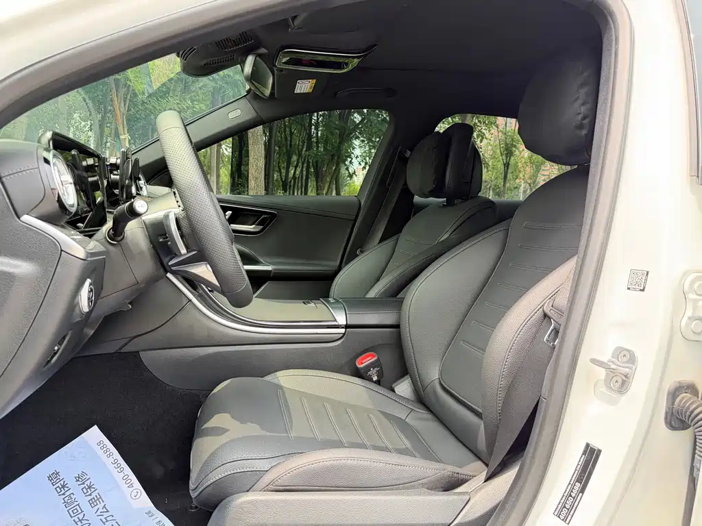 Mercedes-Benz C-Class 2025 — фото 11
