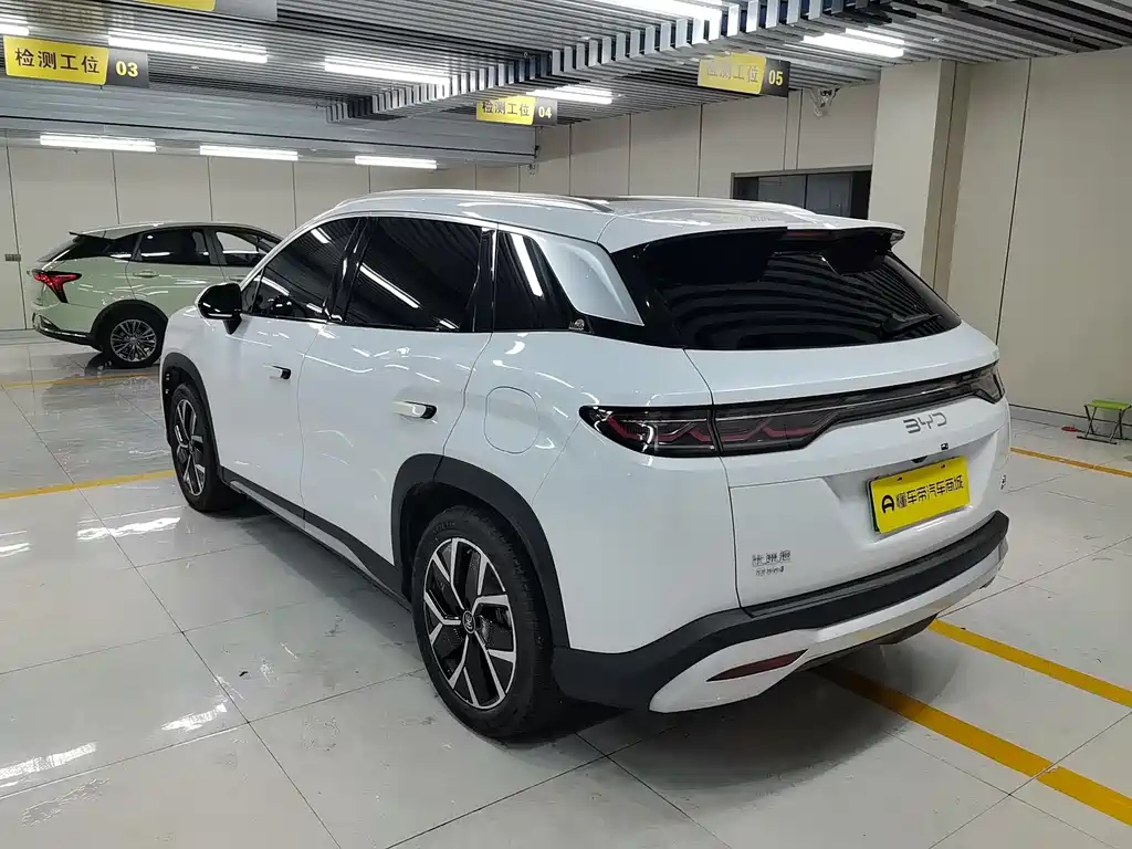 BYD L DM-i 2024 — фото 3