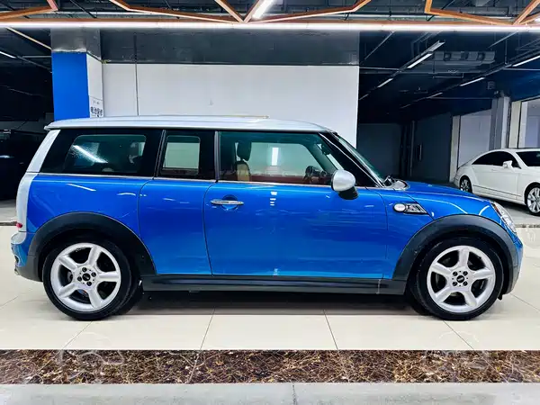 MINI Clubman 2011