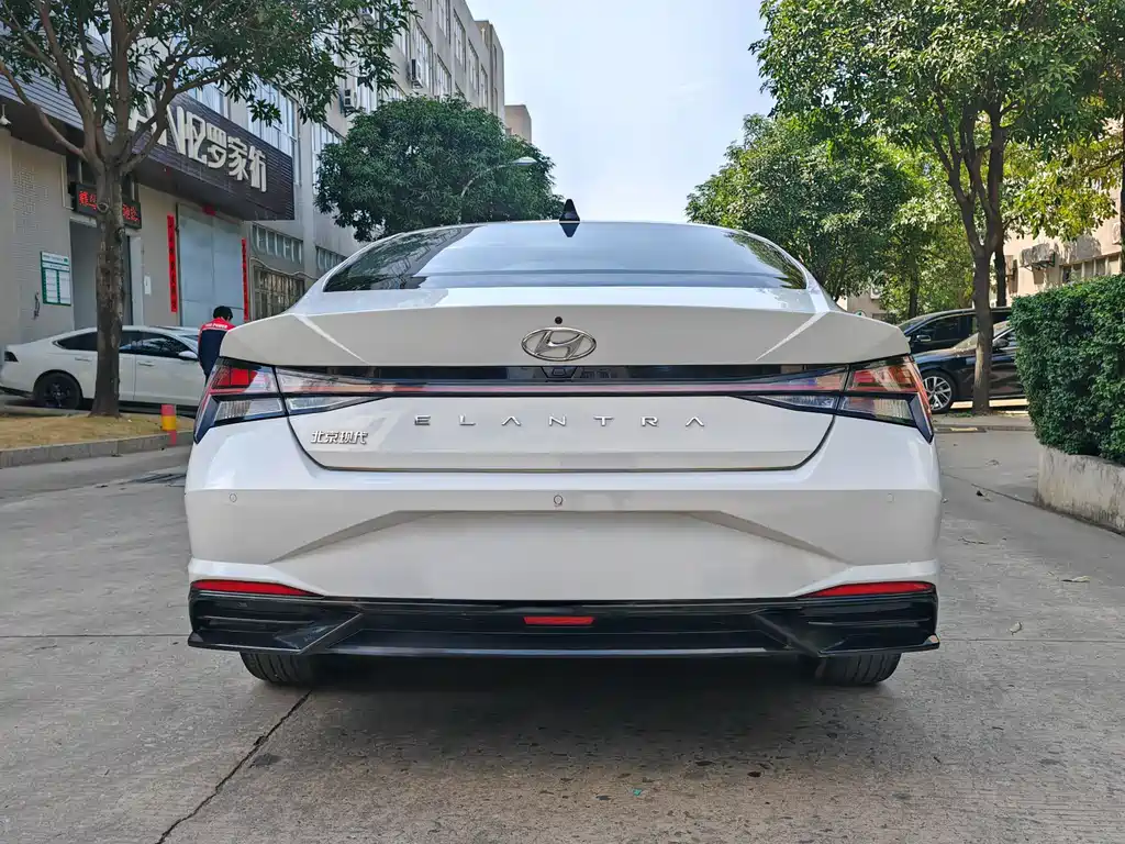 Hyundai Elantra 2022