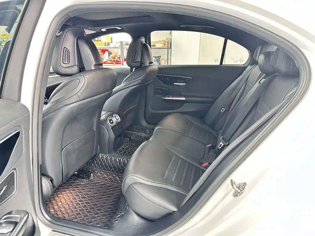 Mercedes-Benz C-Class 2023 — фото 9