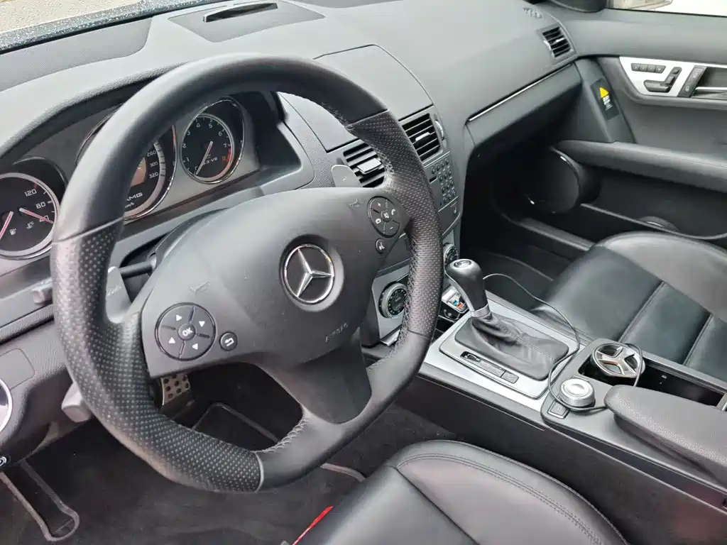 Mercedes-Benz C-Class AMG 2011 — фото 9