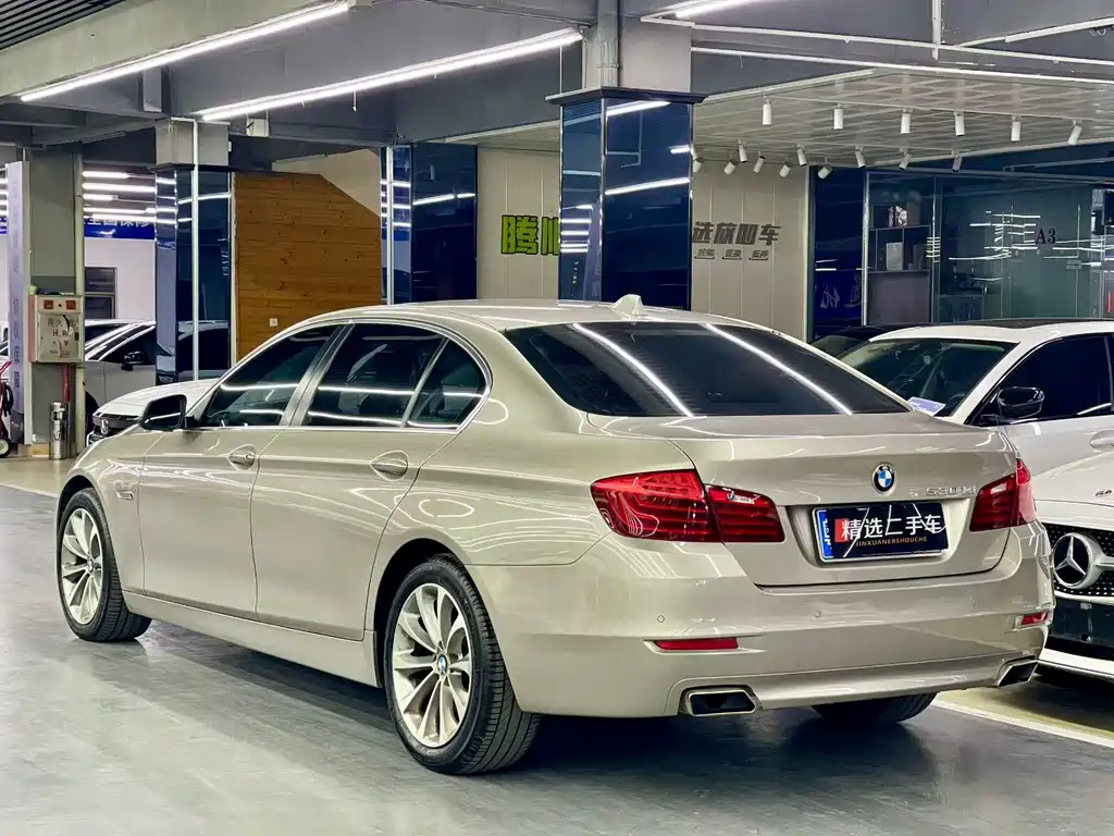 BMW 5 Series 2017 — фото 9
