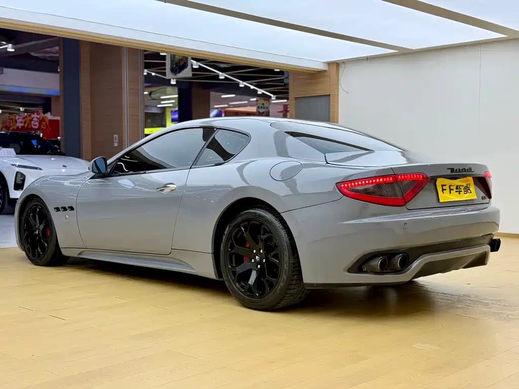 Maserati Granturismo 2016 — фото 10