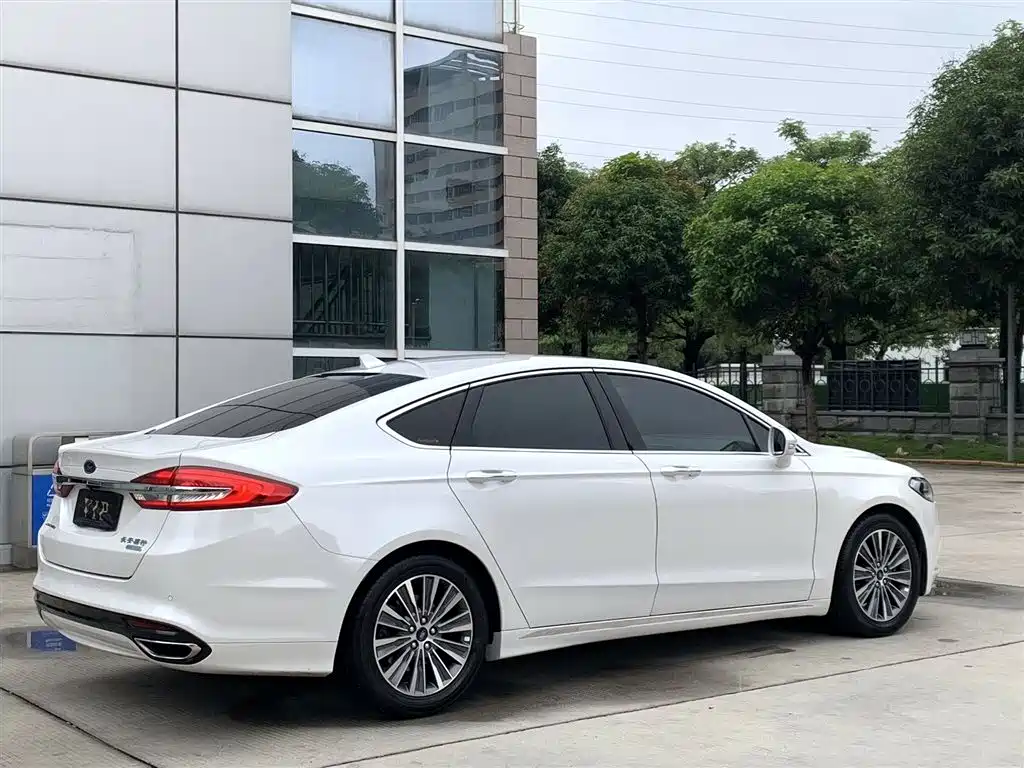 Ford Mondeo 2017 — фото 7