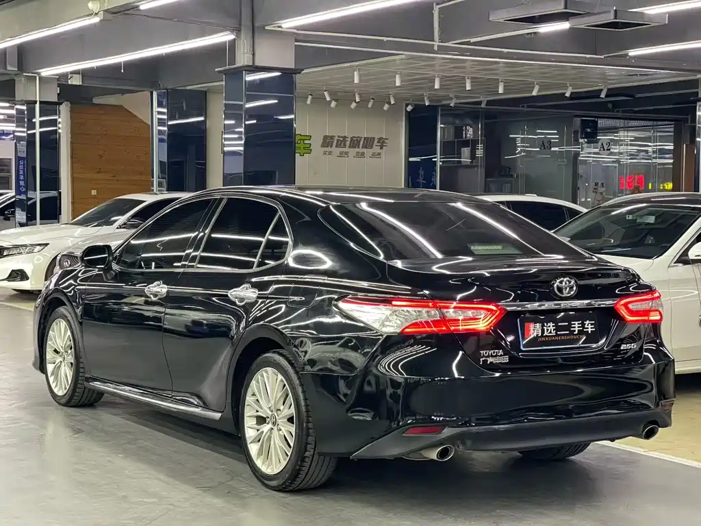 Toyota Camry 2018 — фото 9