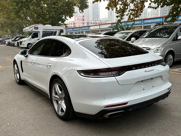 Porsche Panamera 2023