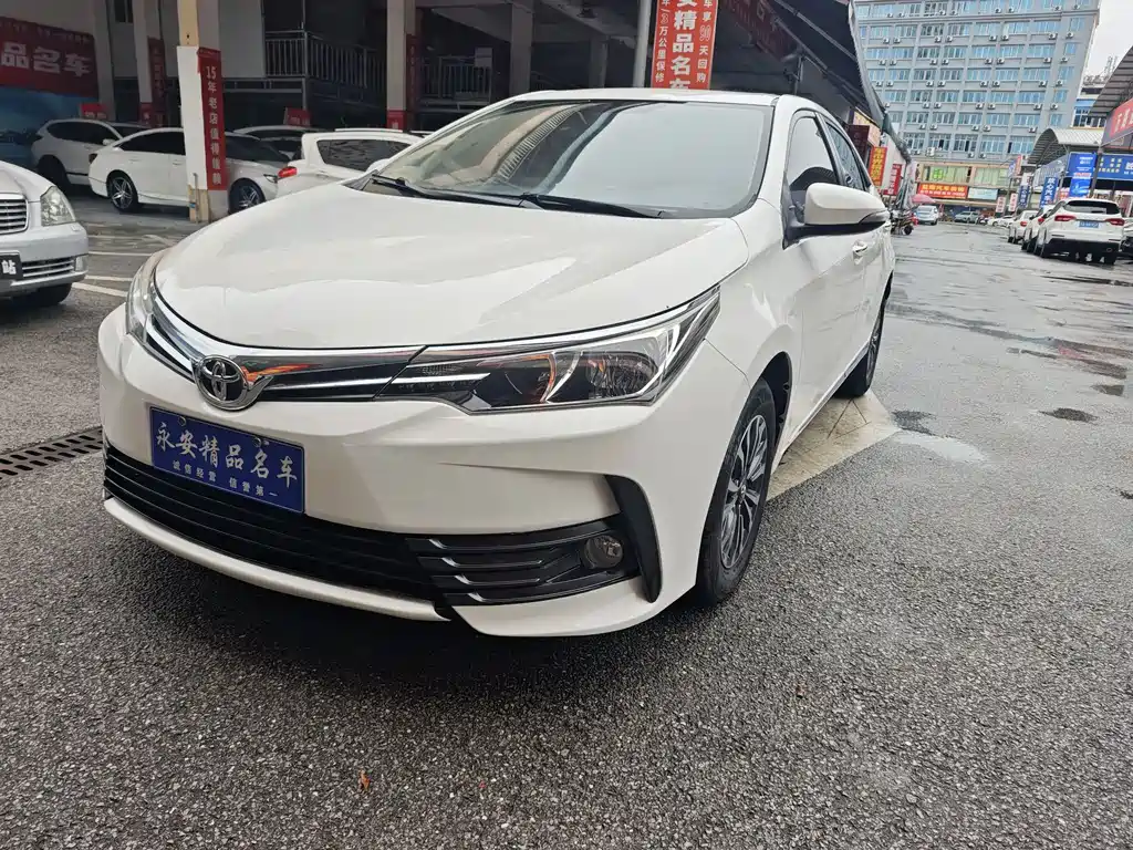 Toyota Corolla 2017 — фото 1